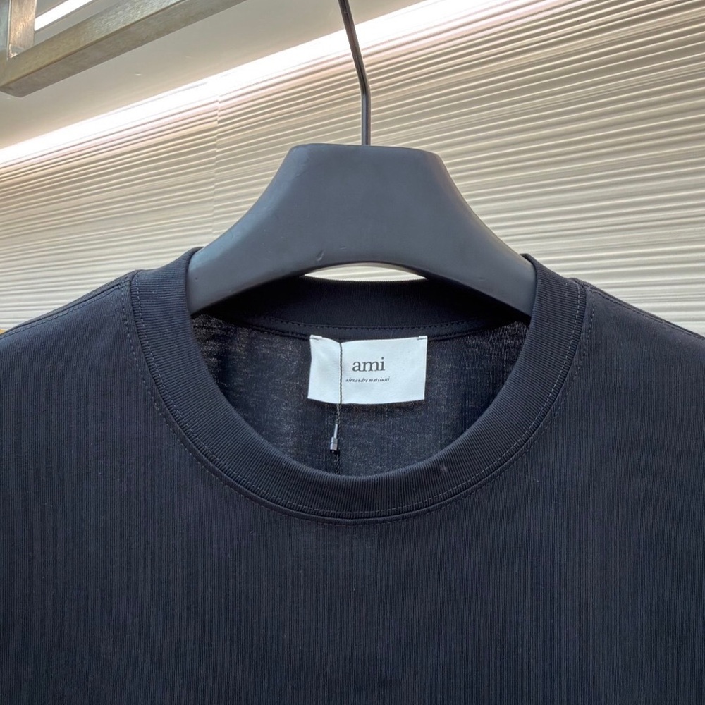 Ami Logo Embroidery Short-sleeve T-shirt - Picture 7 of 9